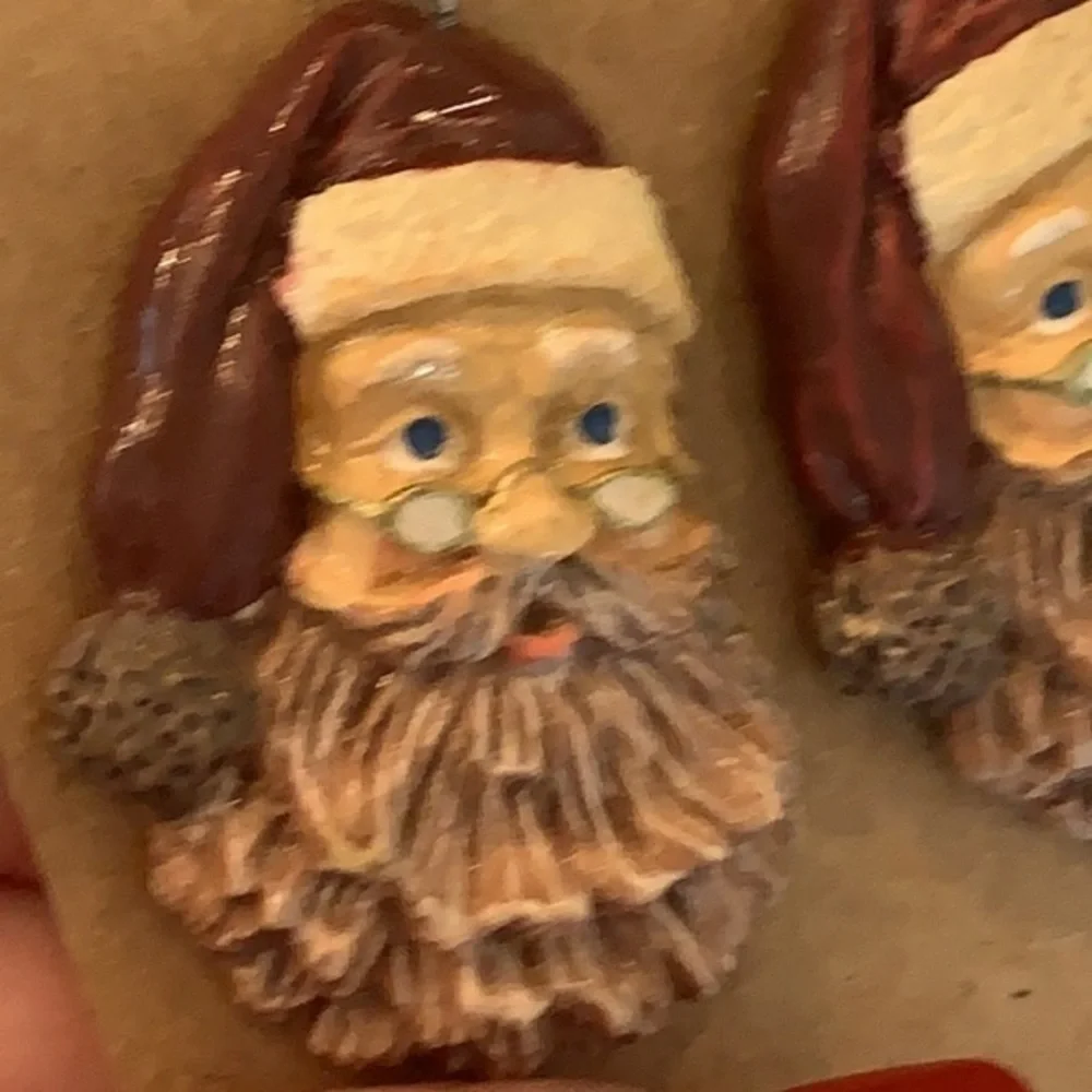 💐5/25 vintage retro Santa hat with glasses resin dangle earrings